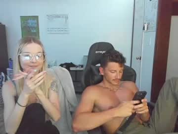 couple Vr Cam Girls with cowsgomoo101